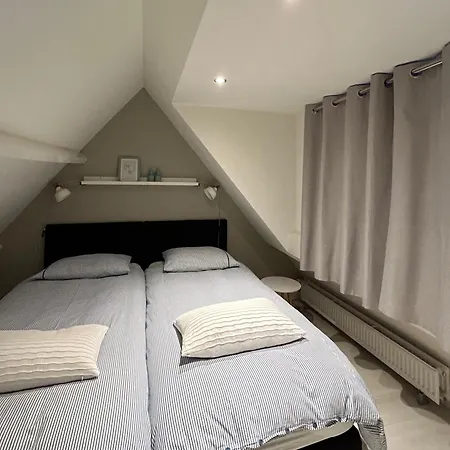 Holiday home Appelbloesem Bergen